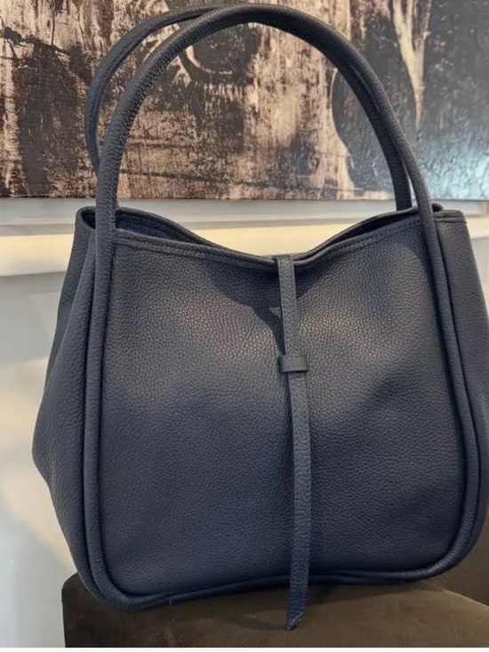 Oliveve Handbags - Classic black Pebbled Leather Tote Handbag